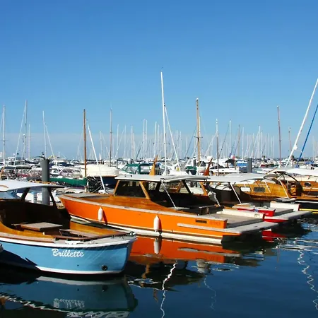 شقة Centre - T2 Confortable Avec Balcon Et Parking Prive - Fr-1-420-156