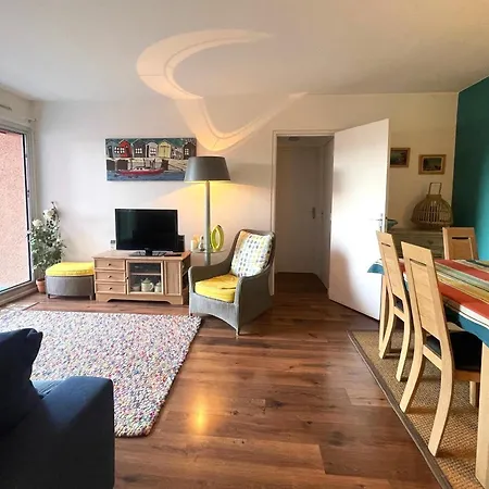 Centre - T2 Confortable Avec Balcon Et Parking Prive - Fr-1-420-156 Apartment