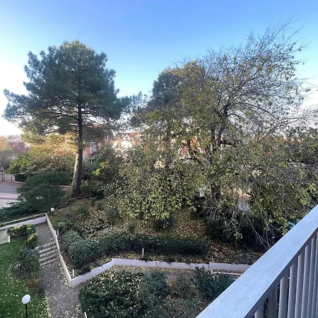 Apartment Centre - T2 Confortable Avec Balcon Et Parking Prive - Fr-1-420-156 *