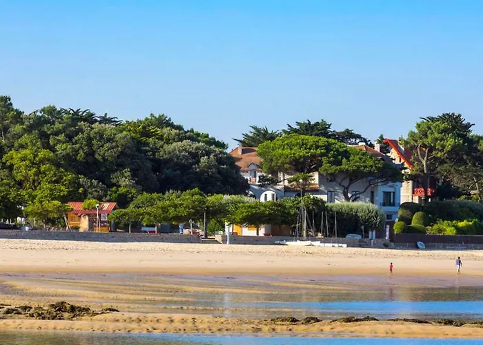 Apartment Centre - T2 Confortable Avec Balcon Et Parking Prive - Fr-1-420-156 *