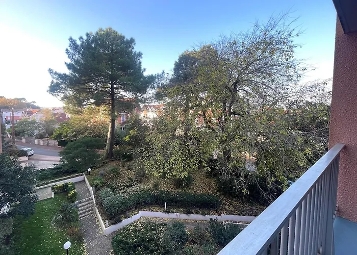 Apartment Centre - T2 Confortable Avec Balcon Et Parking Prive - Fr-1-420-156 *